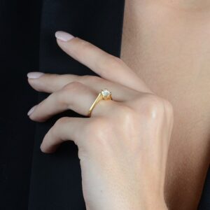 Anel Solitário Encanto Ouro 24k e zircônia.