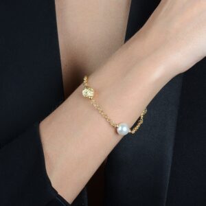 Pulseira Elo Português com Pérolas e Esferas Vazadas