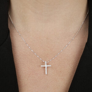 Colar de Cruz Celestial Cravejada de Zircônias em Prata 925